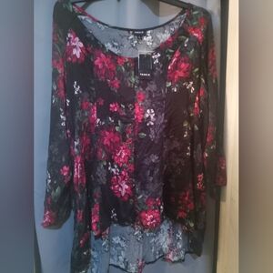 NWT Torrid Fit And Flare High Low 3/4 Sleeve Floral Top Size 2 (18-20)